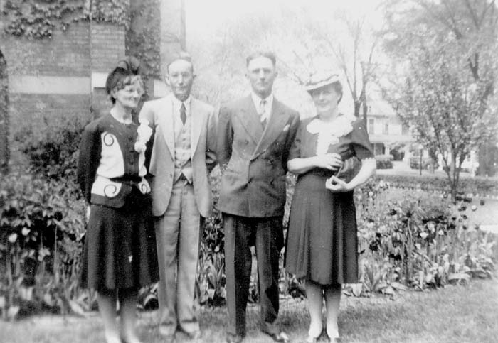 Esarey and Bunting families (1943)